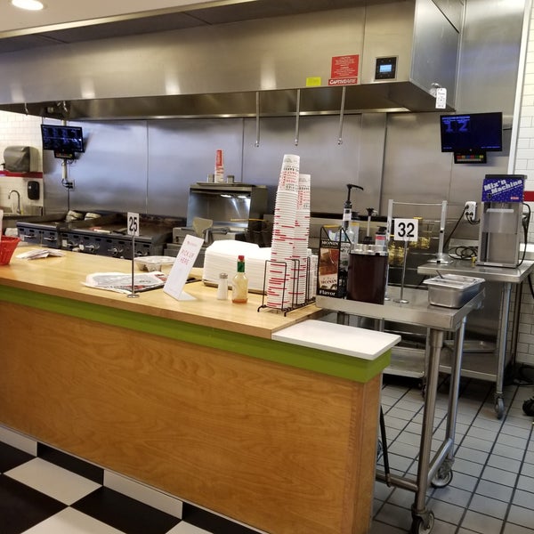 Photo taken at MOOYAH Burgers, Fries &amp; Shakes by Alayna W. on 5/28/2019