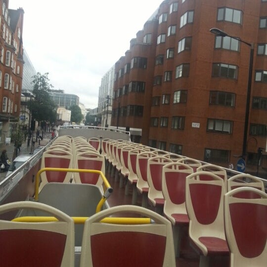 Foto tirada no(a) Big Bus Tours - London por Aleksey P. em 9/24/2012