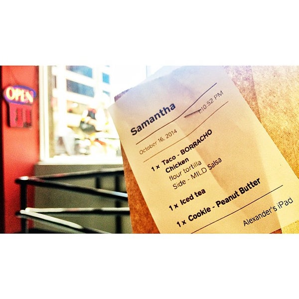 รูปภาพถ่ายที่ Slake Cafe &amp; Bar โดย Samantha J. เมื่อ 10/16/2014