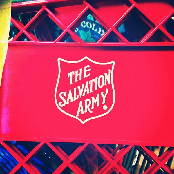 Photo prise au The Salvation Army Family Store &amp; Donation Center par Samantha J. le9/27/2012
