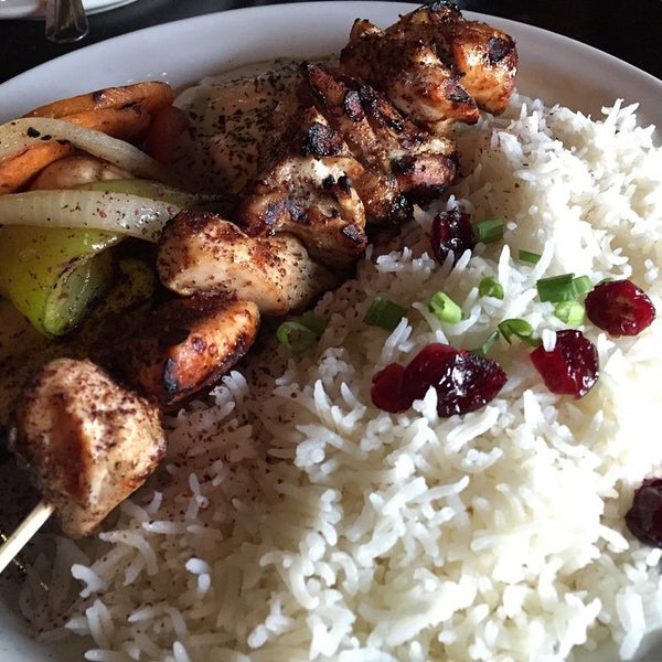รูปภาพถ่ายที่ Phara&#39;s Mediterranean Cuisine &amp; Christopher&#39;s Casbah โดย Susan L. เมื่อ 10/1/2014