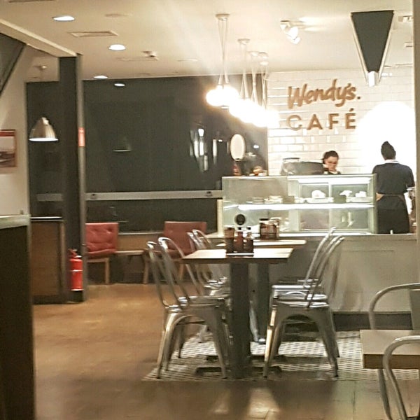 Photo taken at Wendy&#39;s by Martin H. on 9/2/2017