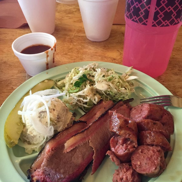 Foto scattata a Southside Market &amp; BBQ Bastrop da Pao il 5/30/2015