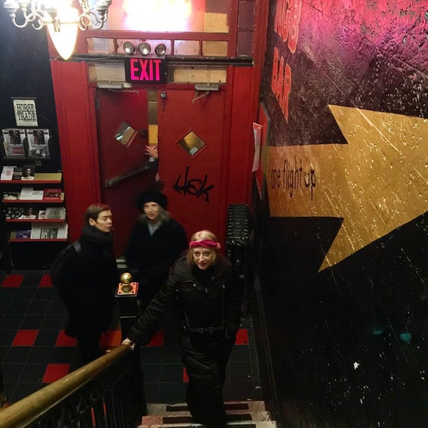1/15/2016 tarihinde David K.ziyaretçi tarafından The Red Room at KGB Bar'de çekilen fotoğraf
