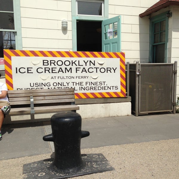 4/28/2013 tarihinde David K.ziyaretçi tarafından Brooklyn Ice Cream Factory'de çekilen fotoğraf
