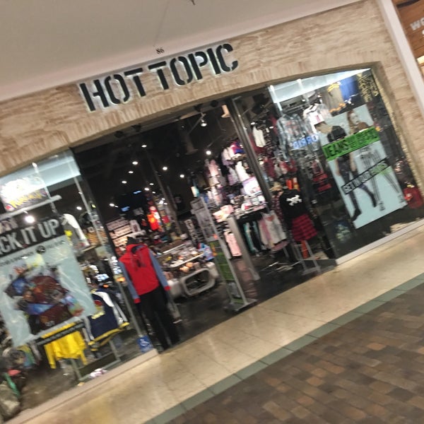 Hot Topic - Davenport, IA