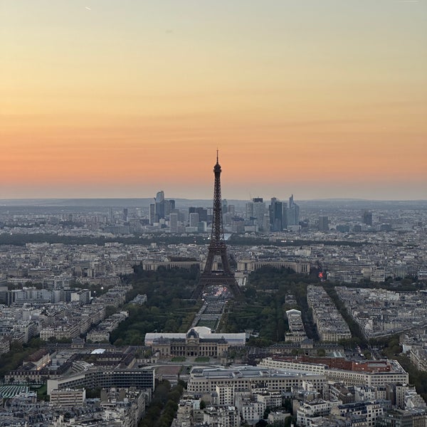 10/6/2023 tarihinde Jon Y.ziyaretçi tarafından Observatoire Panoramique de la Tour Montparnasse'de çekilen fotoğraf