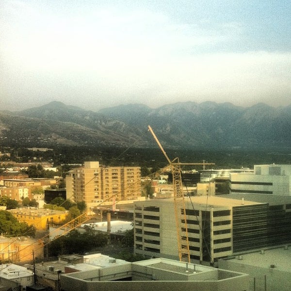 Foto diambil di Salt Lake City Marriott City Center oleh David G. pada 7/4/2013