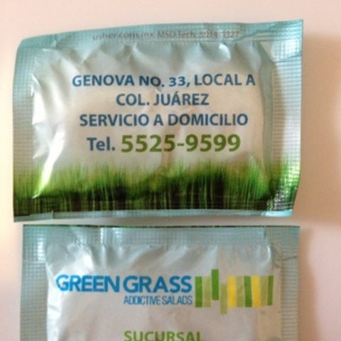 รูปภาพถ่ายที่ Green Grass โดย Carlos C. เมื่อ 10/6/2012
