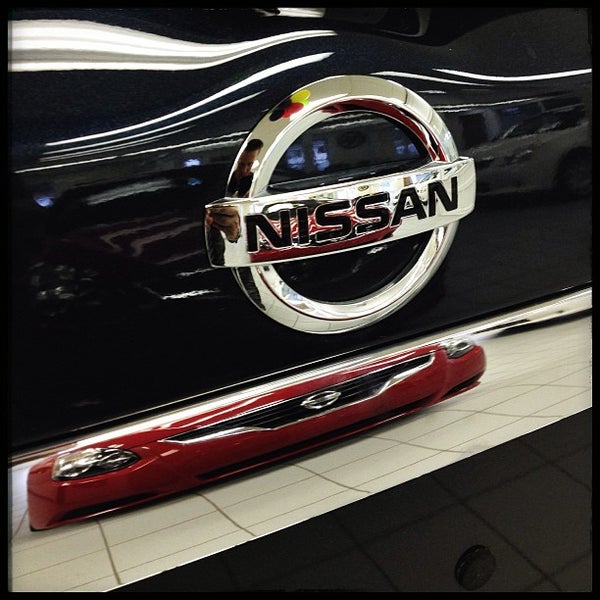 LaFontaine Nissan Car Dealership in Highland