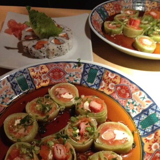 Снимок сделан в Tokyo Sushi Restaurant пользователем Becky D. 9/14/2012