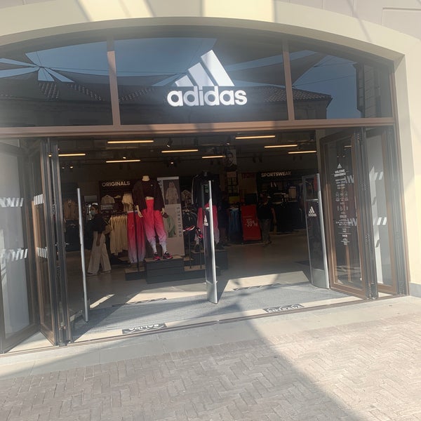 Adidas - Plaza - 49 visitantes