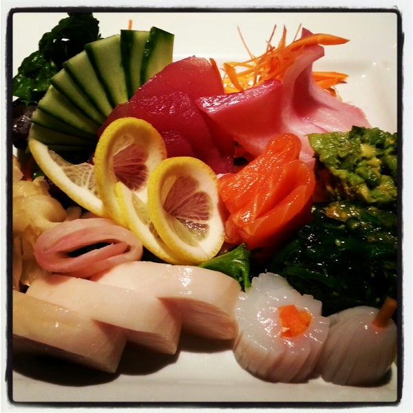 8/10/2013 tarihinde Kate C.ziyaretçi tarafından Rare Steak &amp; Sushi'de çekilen fotoğraf