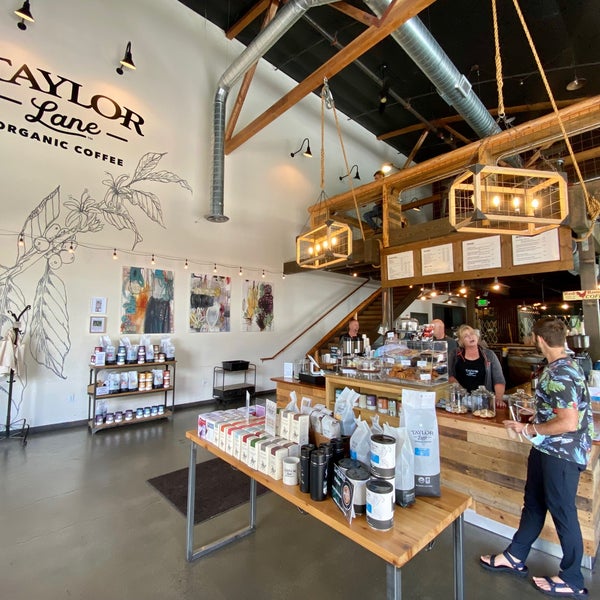 Photo prise au Taylor Maid Farms Organic Coffee par Andres D. le7/3/2021