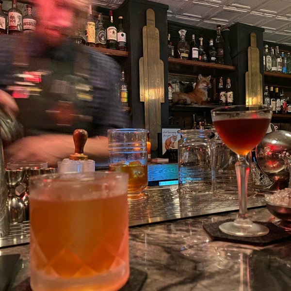 Снимок сделан в The Fox Bar &amp; Cocktail Club пользователем Enrico C. 10/27/2019