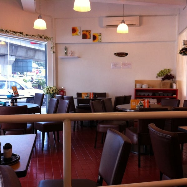 9/29/2013にSebastian P.がCafe Tasty Delights &quot;farn chum mei&#39;で撮った写真