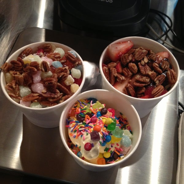 รูปภาพถ่ายที่ My Yo My Frozen Yogurt Shop โดย Kaitlin P. เมื่อ 6/5/2013