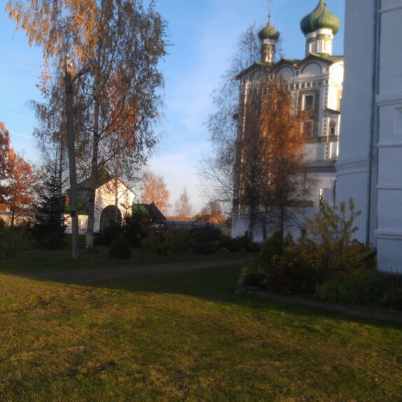 Николо Вяжищский монастырь осень