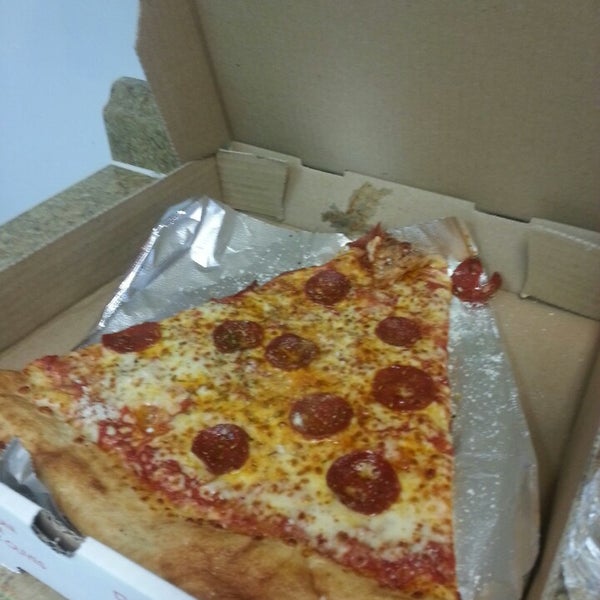 Foto diambil di Jumbo Slice Pizza oleh kirstie r. pada 3/23/2013