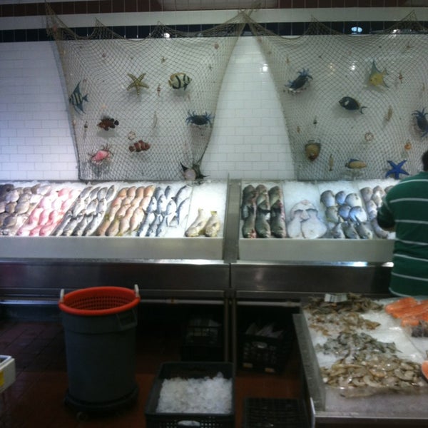 รูปภาพถ่ายที่ Aqua Best Seafood, Inc โดย Freeman เมื่อ 1/1/2013