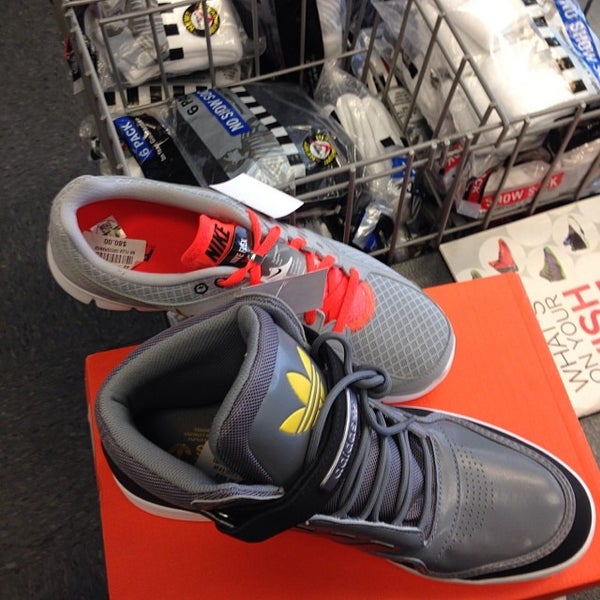 Foot Locker - 3 tips