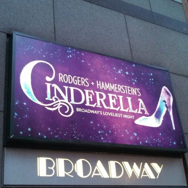 4/4/2013にMonet F.がCinderella on Broadwayで撮った写真