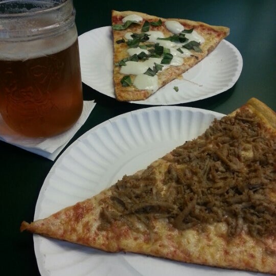 Das Foto wurde bei Bibo&#39;s NY Pizza von Nick N. am 1/9/2013 aufgenommen