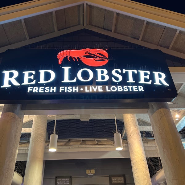 Photo taken at Red Lobster by MITHAT S. on 11/30/2022