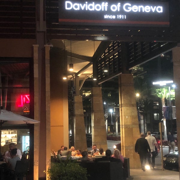 Foto tirada no(a) Davidoff of Geneva since 1911 - Tampa por MITHAT S. em 6/26/2019