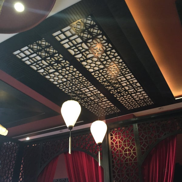 Foto diambil di Yen&#39;s Restaurant oleh Vasanti pada 5/3/2015