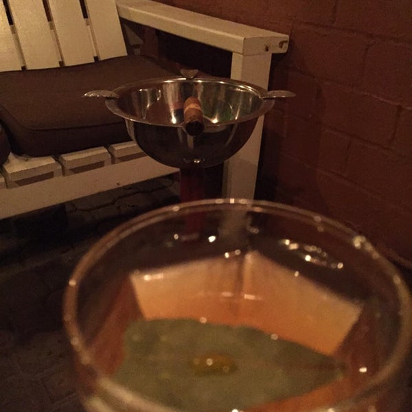 Foto diambil di Rum Bar at The Breadfruit oleh Ross pada 10/7/2014