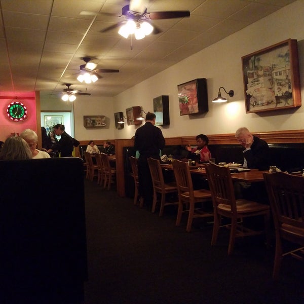Foto tirada no(a) RT&#39;s Restaurant por Jeff em 11/9/2017
