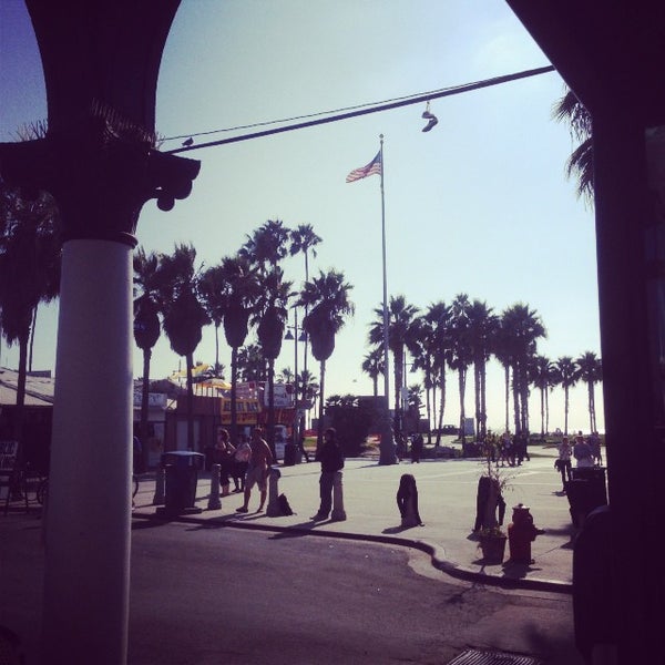 Foto diambil di Danny&#39;s Venice oleh Brendan pada 10/22/2013
