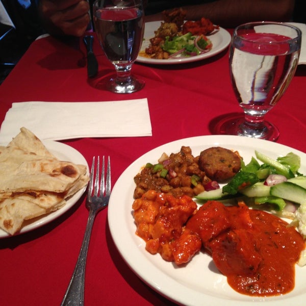 Снимок сделан в Little India Restaurant пользователем Rohit W. 9/9/2013