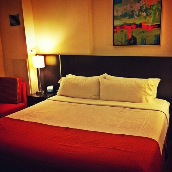 3/22/2014에 Redha A.님이 Holiday Inn Madrid - Bernabeu에서 찍은 사진