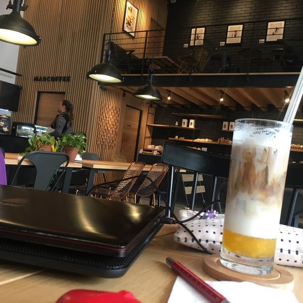 Photo taken at Madcoffee by Pleyis on 5/16/2018
