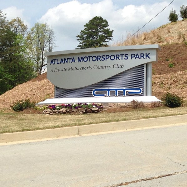 Das Foto wurde bei Atlanta Motorsports Park von Tiffany D. am 4/27/2014 aufgenommen