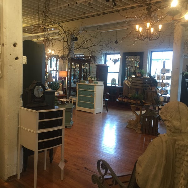 Birds Gotta Fly Vintage Furniture / Home Store in Elkhart