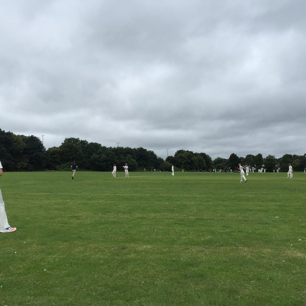 Sports ground перевод