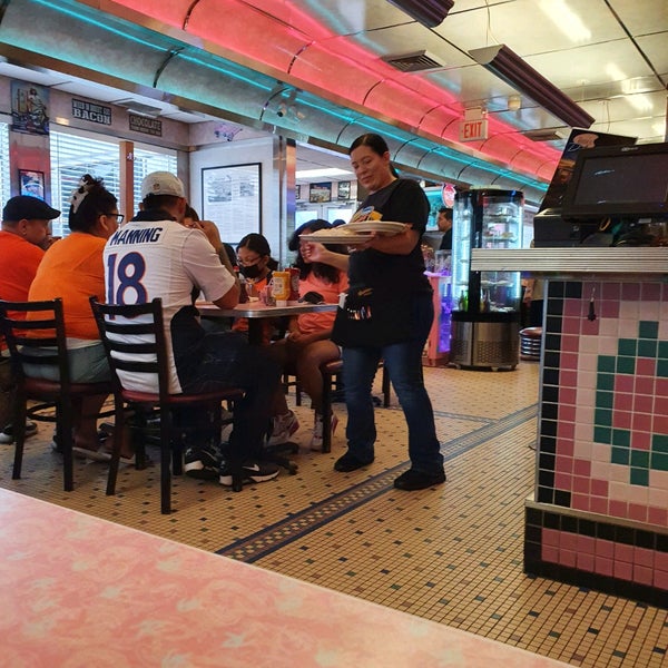 Photo taken at Rosie&#39;s Diner by Thor M. on 9/12/2021