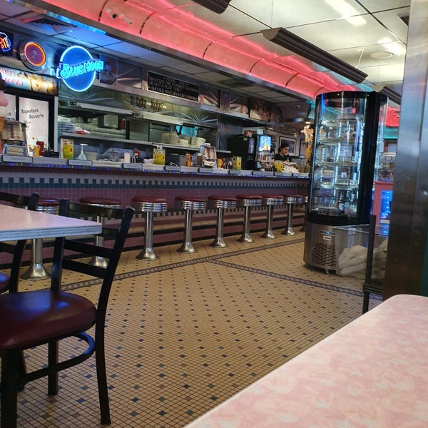 Photo taken at Rosie&#39;s Diner by Thor M. on 9/14/2021