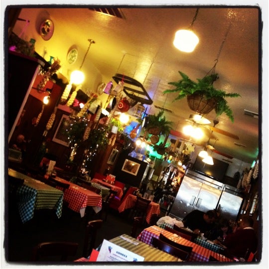 12/24/2012 tarihinde Jayasimha N.ziyaretçi tarafından Gumba&#39;s Italian Restaurant'de çekilen fotoğraf