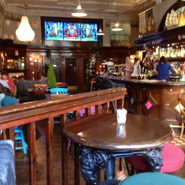 3/2/2013 tarihinde Tykeziyaretçi tarafından Nobles Cafe bar &amp; Restaurant'de çekilen fotoğraf