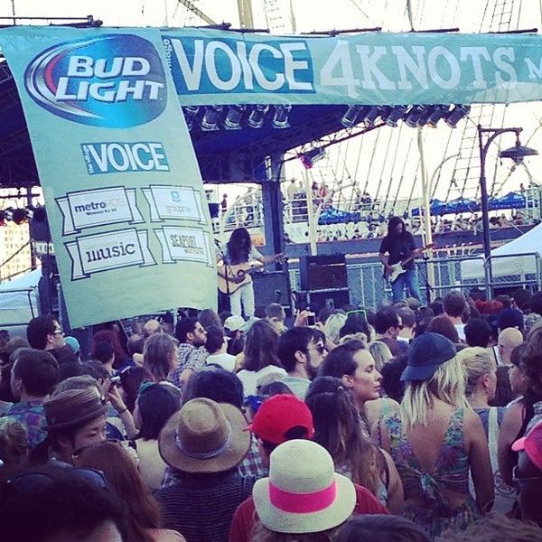 Foto tomada en The Village Voice&#39;s 4Knots Music Festival  por LT 1. el 6/29/2013