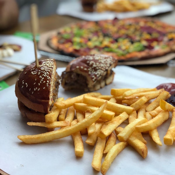 Снимок сделан в Seventeen Steak Burger пользователем Özkan N. 8/8/2018