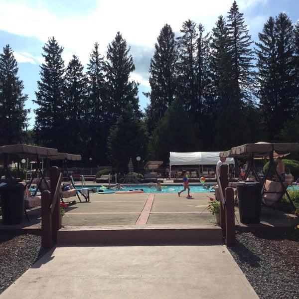 Presidential Estates Pool Swimming Pool in Swan Lake