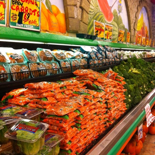 11/8/2012にAlisa JがStanley&#39;s Fresh Fruits and Vegetablesで撮った写真