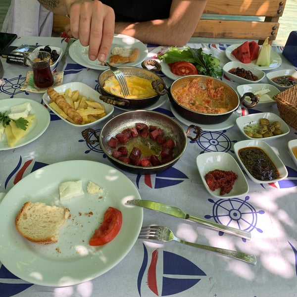 Foto tomada en Gönül Sofrası Bungalov Otel &amp; Restaurant  por Gamze K. el 6/20/2021