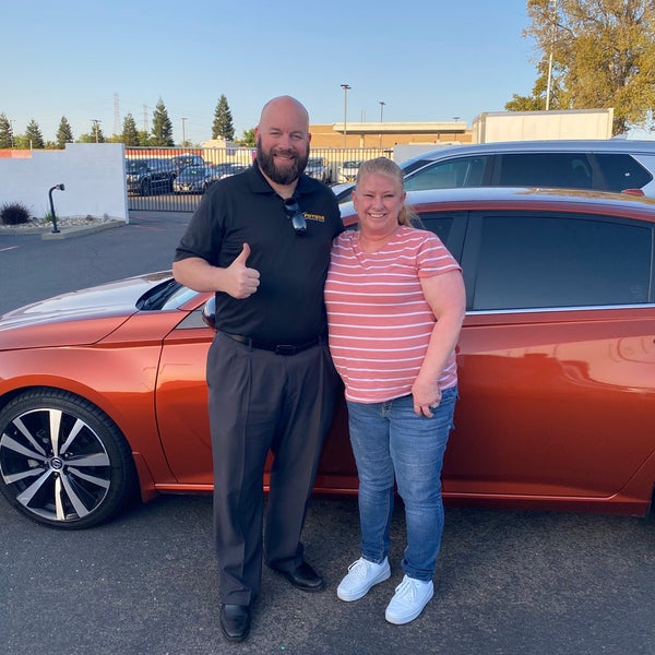 Future Nissan of Roseville Car Dealership in Roseville