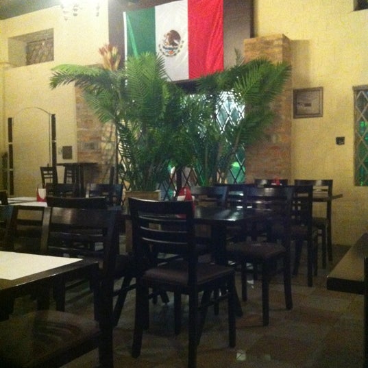 Foto scattata a Guadalajara Mexican Food da Marcio D. il 12/16/2012